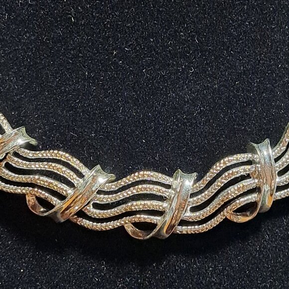 Costume Jewelry-Choker Necklace 15" - Picture 2 of 4